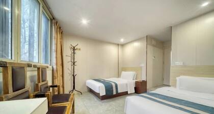 Shanghai Lixiang Hotel (Shuichan Road Subway Station)