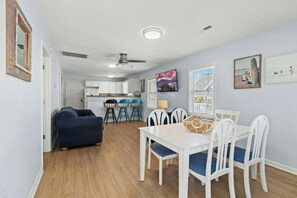 Dining - Surf Pointe 2nd Row-4BR/2BA *Pet Friendly* (North Myrtle Beach)