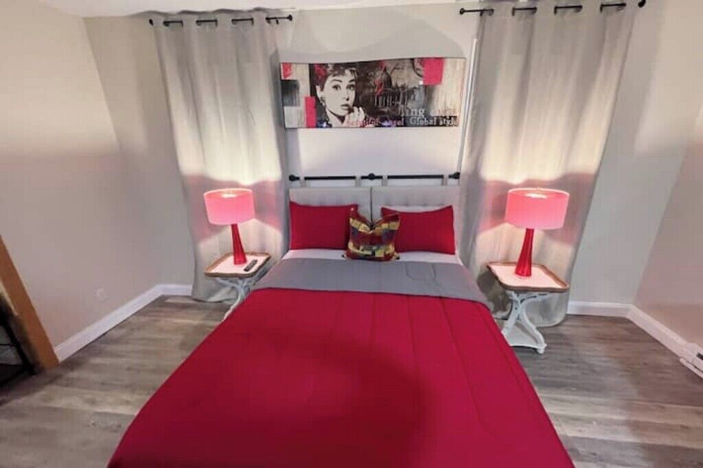 1 slaapkamer, een strijkplank/strijkijzer, wifi, beddengoed