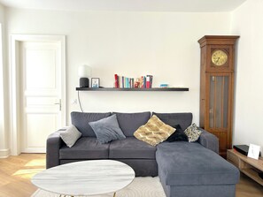 Älytelevisio, kirjoja, stereot, tulostin