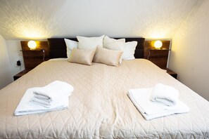 2 bedrooms, iron/ironing board, Internet, bed sheets