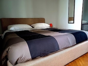 2 bedrooms, iron/ironing board, WiFi, bed sheets