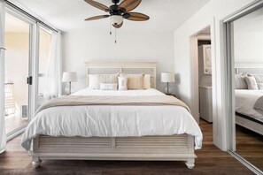 1 bedroom, desk, iron/ironing board, travel crib - Walk to Beach, Dining & Shops. Pool and AC (Kihei)