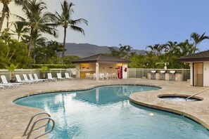 Pool - Walk to Beach, Dining & Shops. Pool and AC (Kihei)