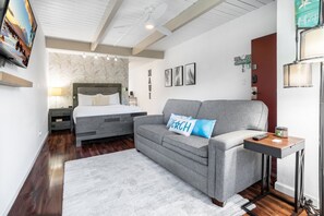 Bureau, fer et planche à repasser, Wi-Fi gratuit, draps fournis