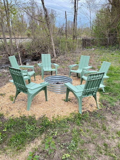 No Cleaning Fee! Cozy Cottage in Dunes National Park, Beverly Shores Indiana.