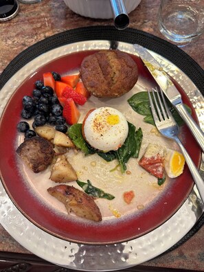 Free daily self-serve breakfast - River Lodge Resort (Heyburn)
