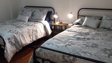 3 slaapkamers, een strijkplank/strijkijzer, gratis wifi, beddengoed