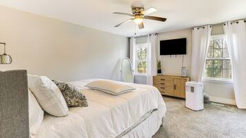 4 bedrooms, iron/ironing board, internet, bed sheets