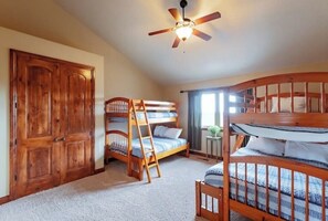 4 slaapkamers, een strijkplank/strijkijzer, wifi, beddengoed