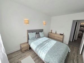 3 bedrooms, iron/ironing board, travel cot, free WiFi