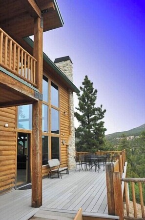 Outdoor dining - Zion Views-Escape at Zion + Resort Access (Orderville)