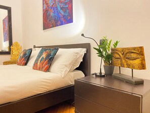 1 habitación, tabla de planchar con plancha, wifi gratis y ropa de cama 