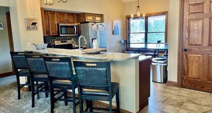 ❄️ Summit Sanctuary – Luxury Ski Retreat | 400 Steps to Lift | 2nd Floor