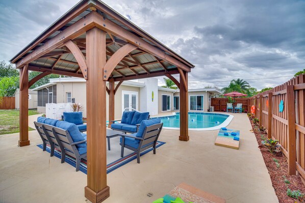 A heated pool - Lanai, Grill & Outdoor Pool: Melbourne Duplex! (Melbourne)