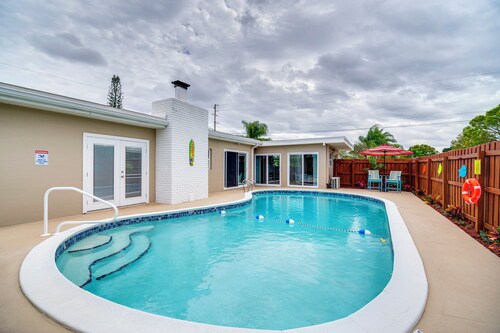 5 Mi to Beaches: Melbourne Duplex w/ Heated Pool!