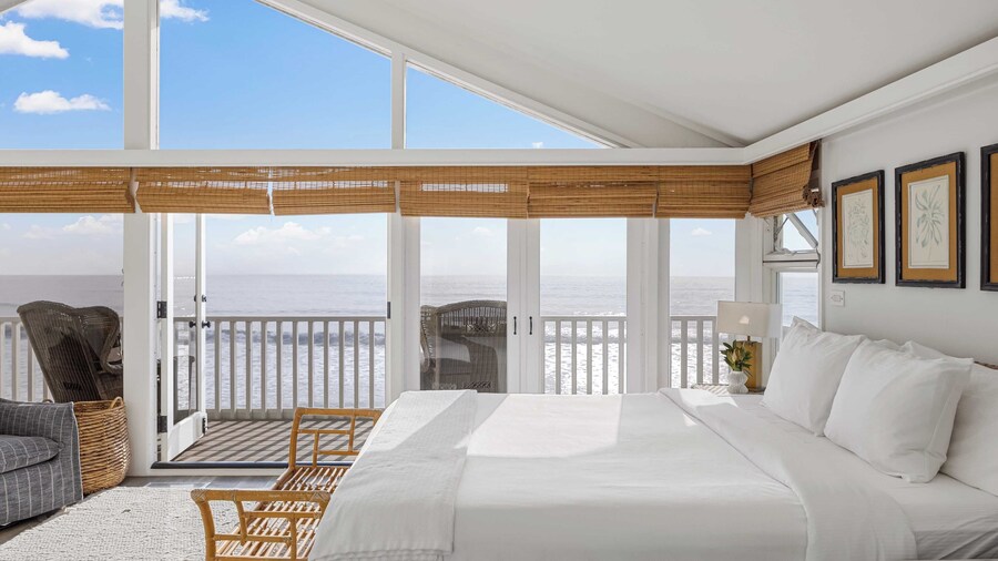 Unbeatable Beachfront Bliss w/ Ocean Views, Luxe Interiors & Patio Beach Road