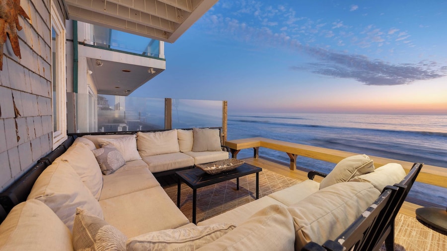 Unbeatable Beachfront Bliss w/ Ocean Views, Luxe Interiors & Patio Beach Road