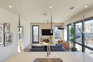 House (4 Bedrooms) | Interior - 2 Units in Walkable Midtown Location, Gym+pool Honkey-tonk & Muse by Avantstay (Nashville)