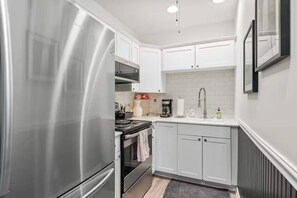 Cookware/dishes/utensils