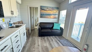 TV, offices - Waterfront on the Bay*Close to Beach*Brand New! (Bolivar Peninsula)