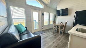 TV, offices - Waterfront on the Bay*Close to Beach*Brand New! (Bolivar Peninsula)