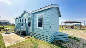 Exterior - Beach vacay on a Budget*Pet Friendly (Bolivar Peninsula)