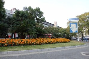 Property grounds - Bohu Hotel (Shanghai)