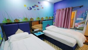 A room with two beds, a small table, and a bathroom door. - Jiaqi Hotel (Shanghai)
