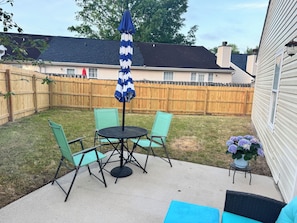 Outdoor dining - Masters Rental 2-bedroom townhome with WiFi, AC in fabulous Augusta (Augusta)
