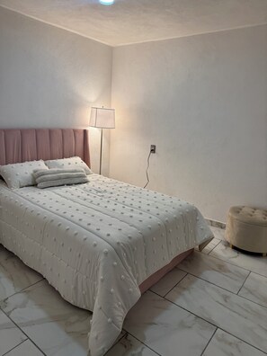 2 bedrooms, iron/ironing board, WiFi