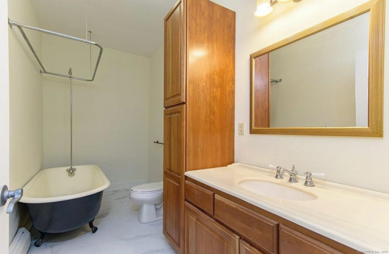 Towels, soap, shampoo, toilet paper