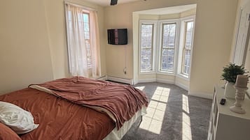 2 bedrooms, iron/ironing board, WiFi