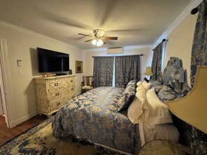 2 dormitorios, escritorio, tabla de planchar con plancha y wifi