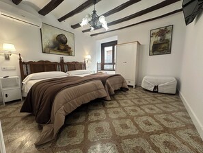 6 Schlafzimmer, Bügeleisen/Bügelbrett, WLAN, Bettwäsche