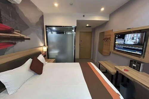 Junyi Hotel (Shanghai Packaging City)
