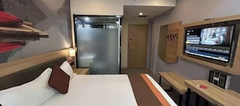 Junyi Hotel (Shanghai Packaging City)