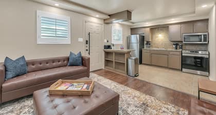 Oak's Beautiful Contemporary Suite #08