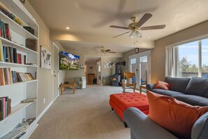 Smart TV, chimenea y tenis de mesa 