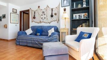 House, 4 Bedrooms, Terrace | Living room