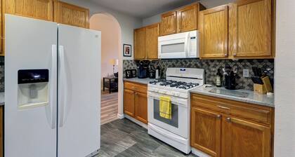 Stylish 3+bedroom house with WiFi, AC, & main floor flex room, in Port Orchard