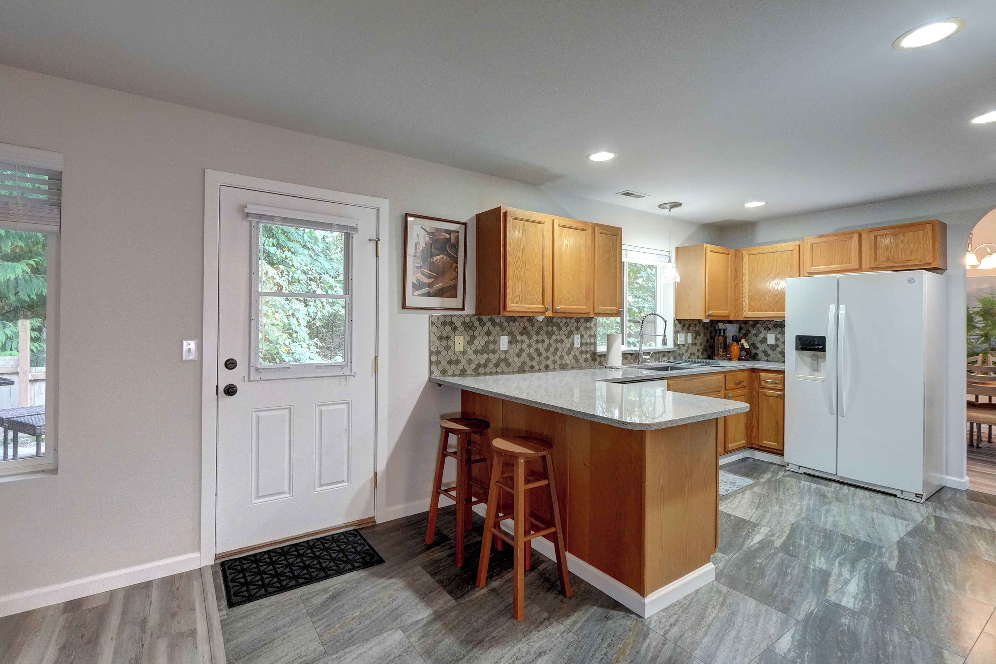 Frigorífico, microondas, horno y placa de cocina