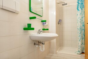 Dusj, hårføner, bidé og såpe