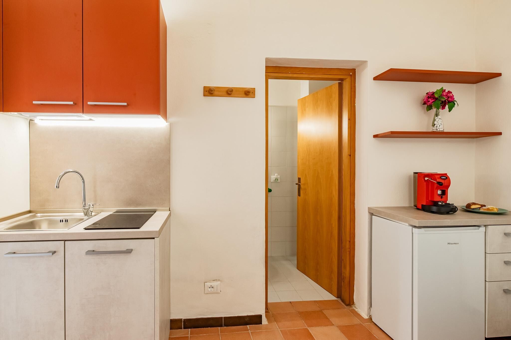 Micro-ondes, plaque de cuisson, lave-vaisselle