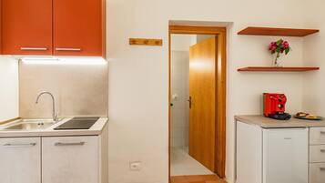 Micro-ondes, plaque de cuisson, lave-vaisselle