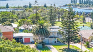 A residential area with houses, a garage, and a view of the sea. - Marina Views - Murrah St 51 (Bermagui)