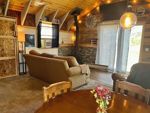 Interior - Hills Hideaway Tiny Cabin (Custer)