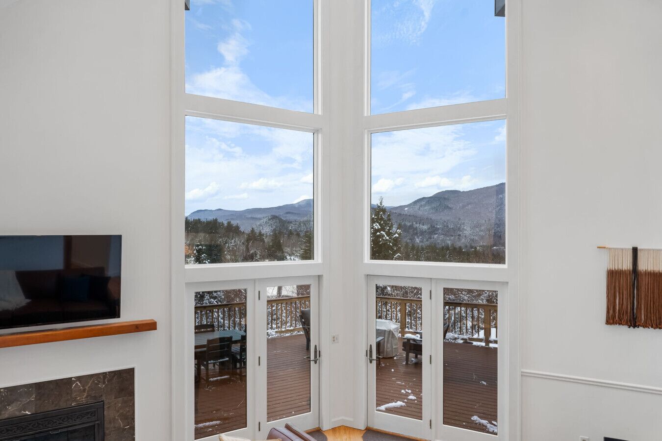 Smart TV, fireplace, ping pong
