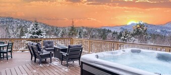 Stunning Summer Mtn Home Near Lake, Pet Friendly 🚣 🌲 🎱 🏓