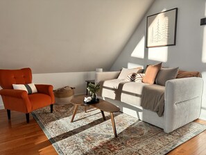 TV connectée, cheminée, table de tennis de table